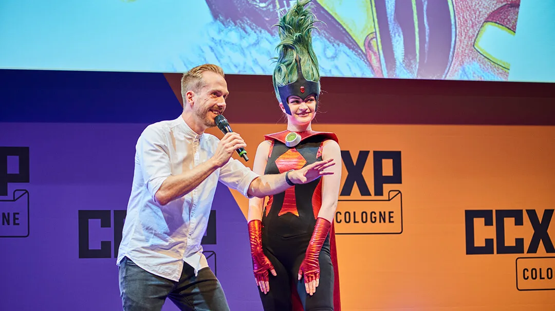 Felix Uhlig hosting for Faber-Castell at CCXP