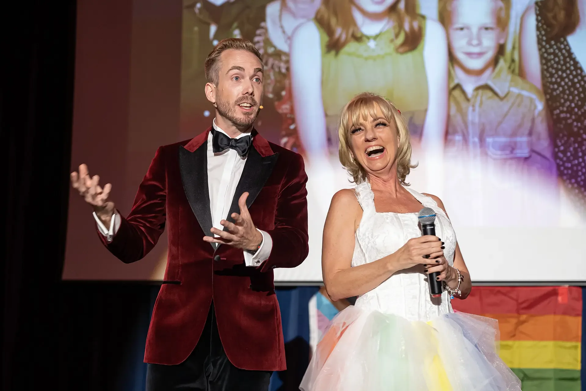 Gala Moderator Felix Uhlig bei der Charity Gala der Kinderschutzengel in Berlin