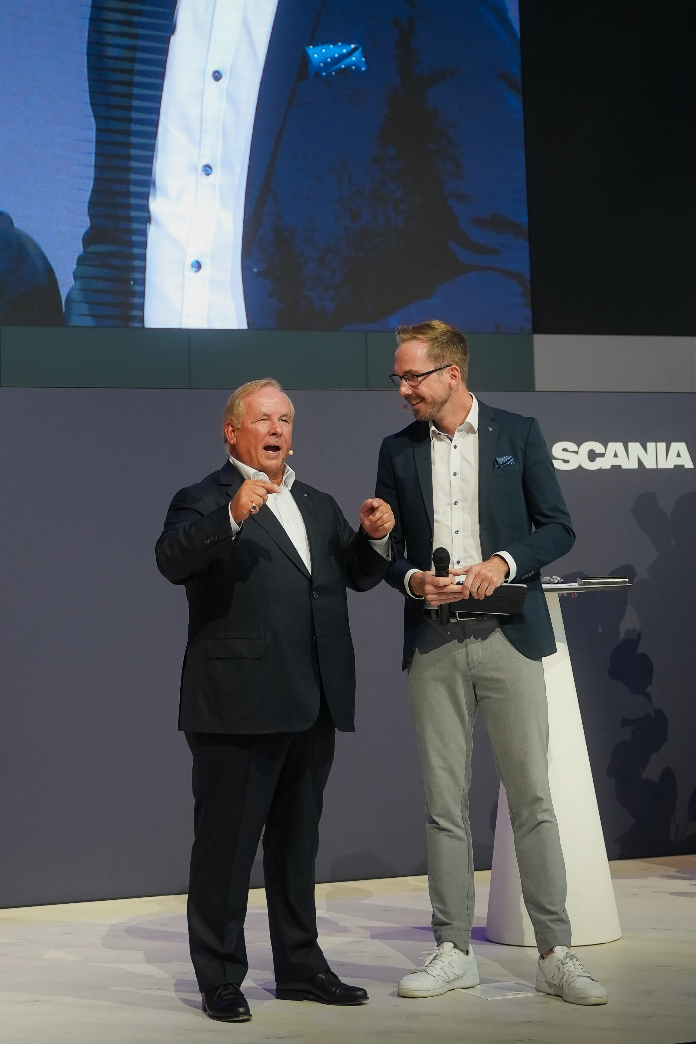 Felix Uhlig im Bühneninterview am Scania-Stand der IAA Transportation in Hannover
