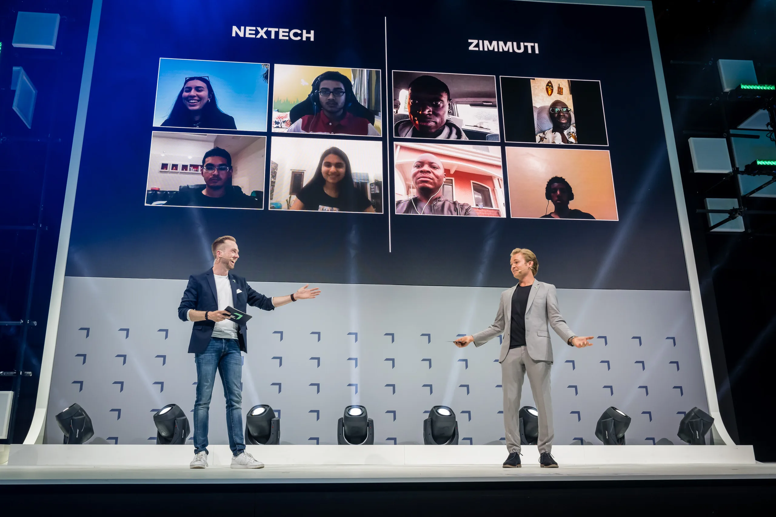 Host Felix Uhlig with Nico Rosberg on the main stage of the Greentech Festival 2021 in Berlin, the start-up contest teams joining on screen behind them