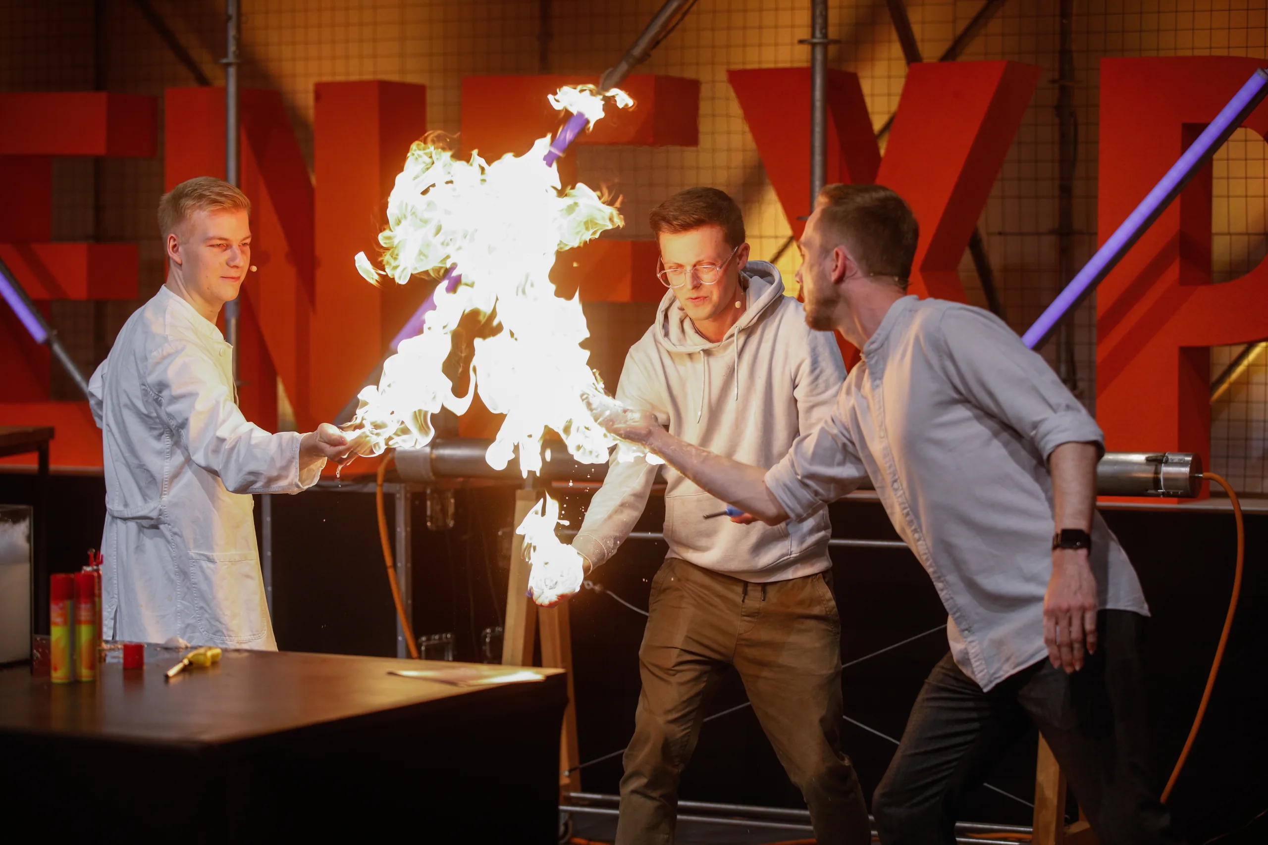Host Felix Uhlig with Jacob Beautemps during a flame experiment at IdeenExpo 2021 in Hannover