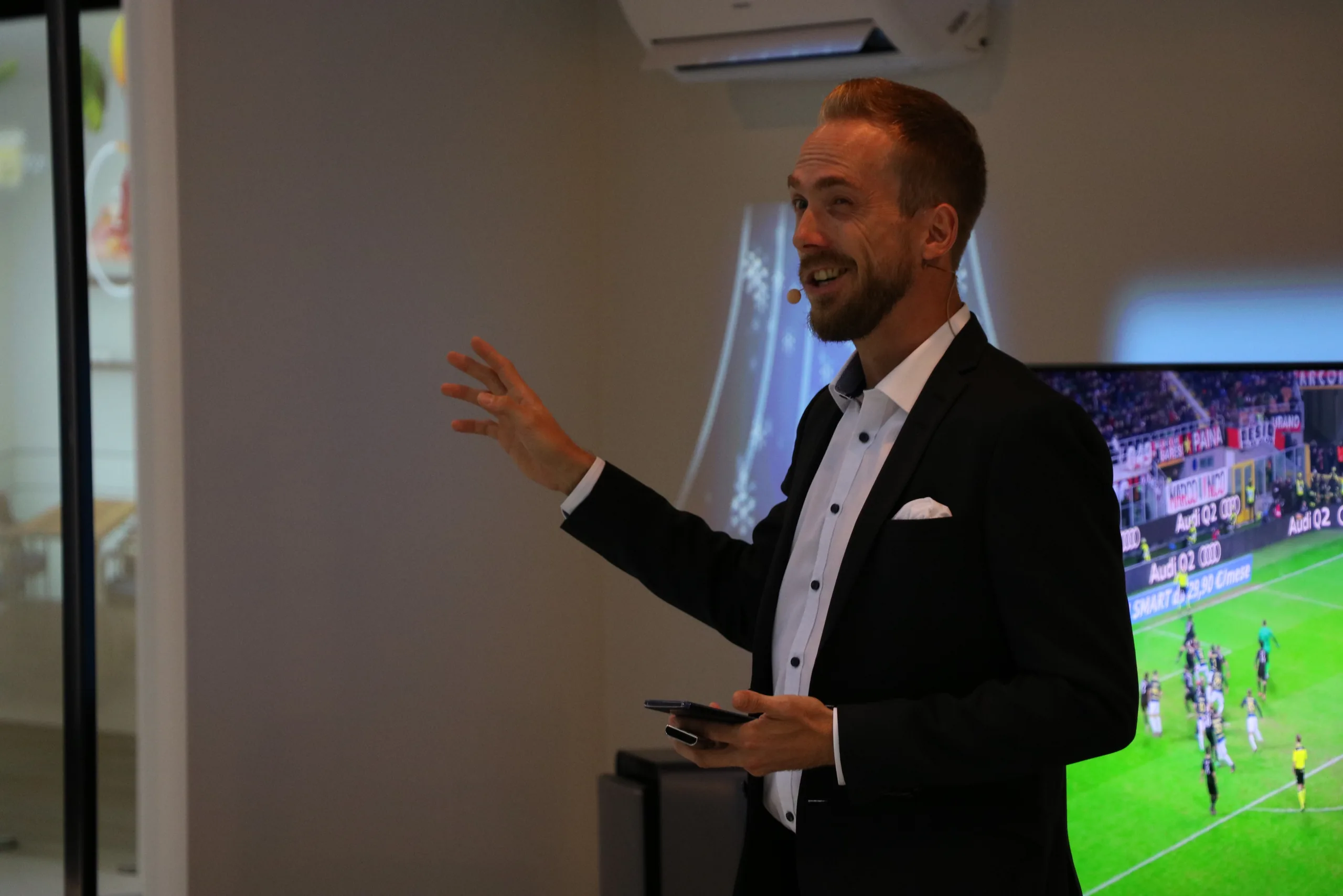 Host Felix Uhlig hosting for Samsung at IFA 2018 in Berlin