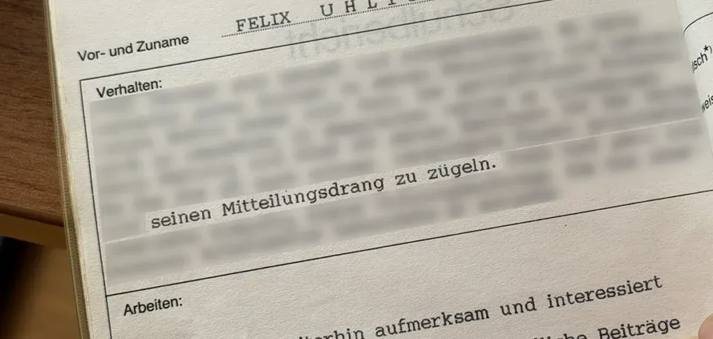 Schulzeugnis von Felix Uhlig mit dem Satz „seinen Mitteilungsdrang zu zügeln“