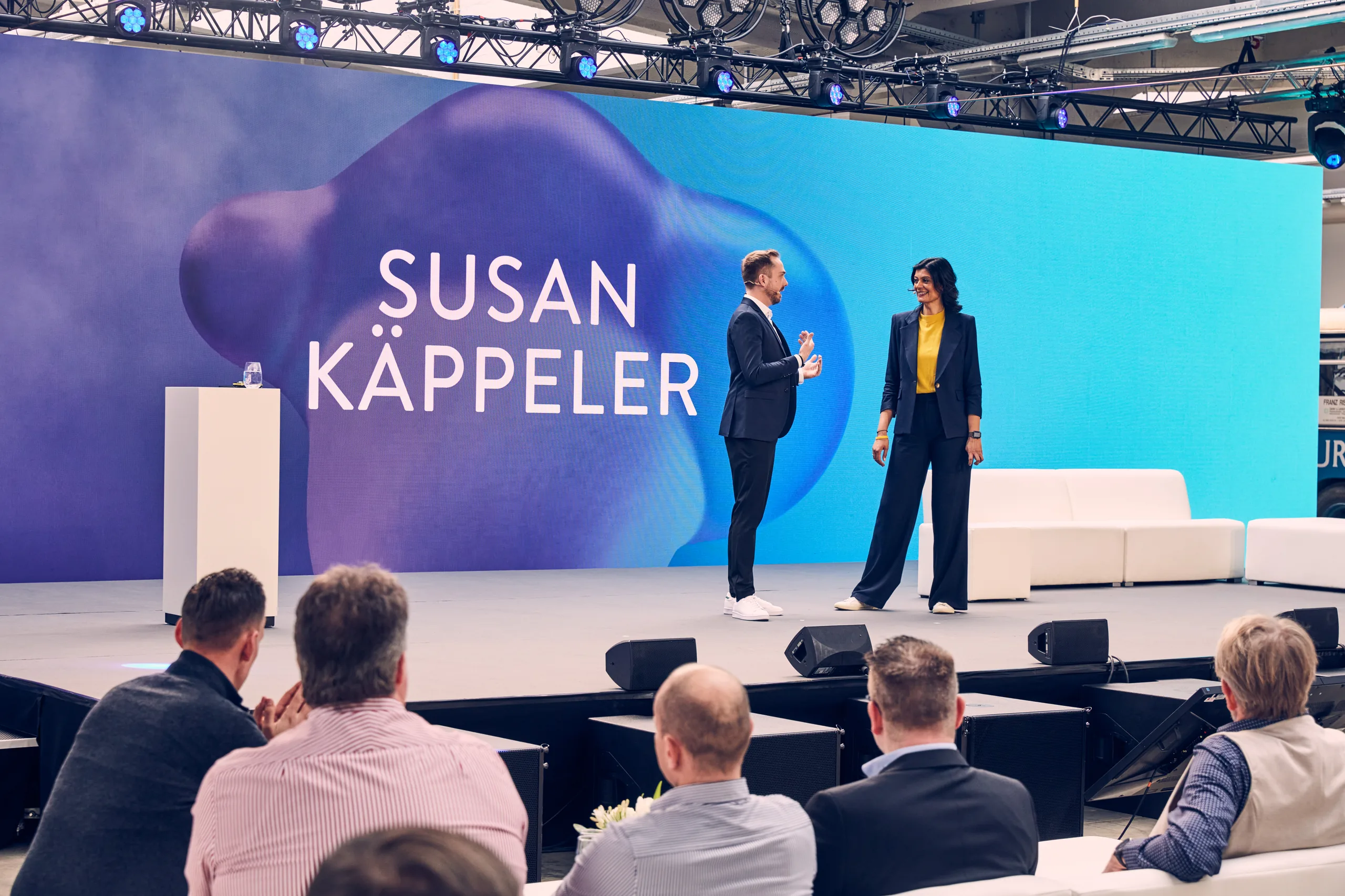 Felix Uhlig kündigt beim Sonnen Partnerevent 2023 in München eine Keynote an