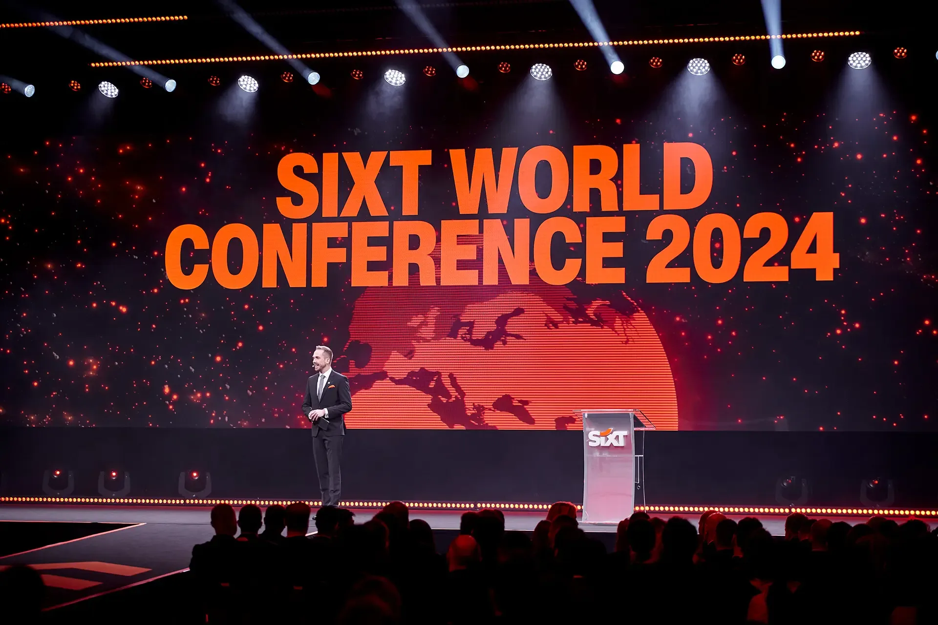Show host Felix Uhlig in action at the Sixt World Conference